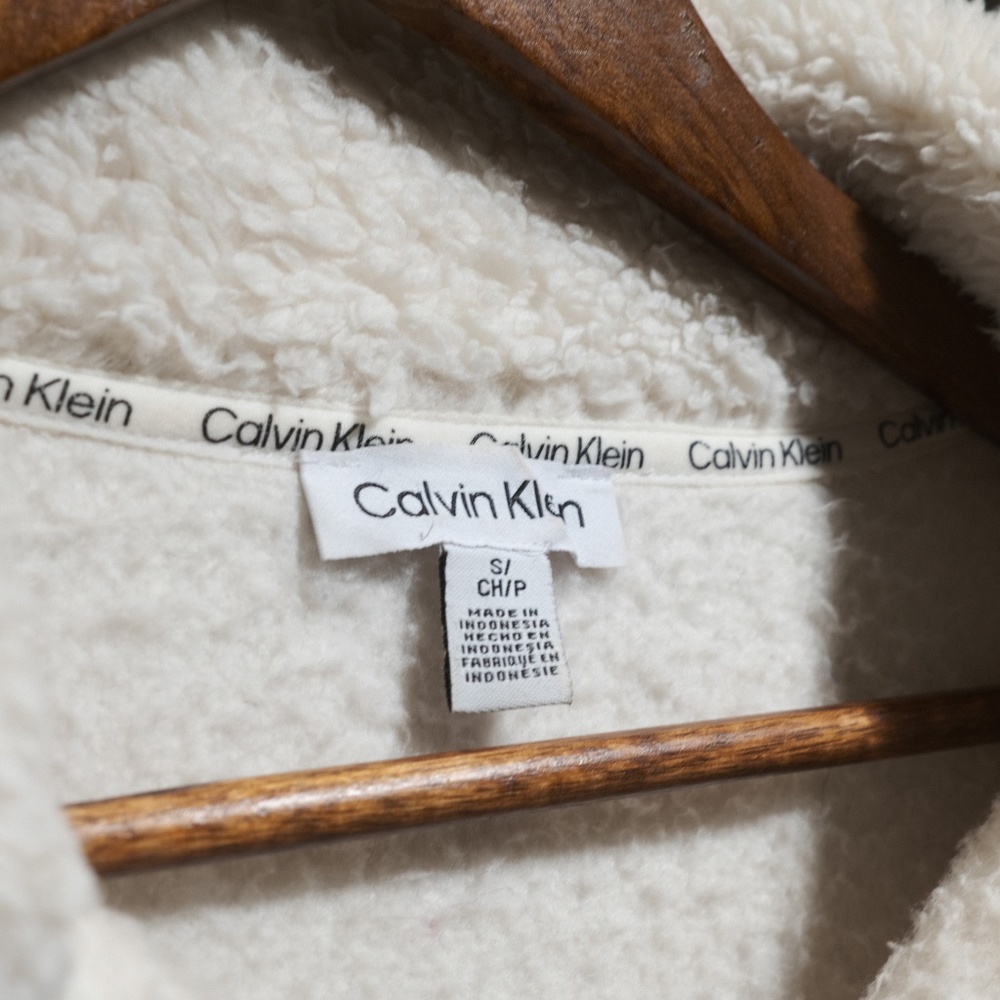 Calvin Klein 3/4 Pullover (Soft) - Picture 2 of 4